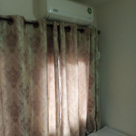 Hôtel Ange Raphael à Douala Extérieur photo