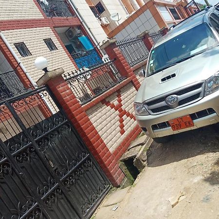 Hôtel Ange Raphael à Douala Extérieur photo