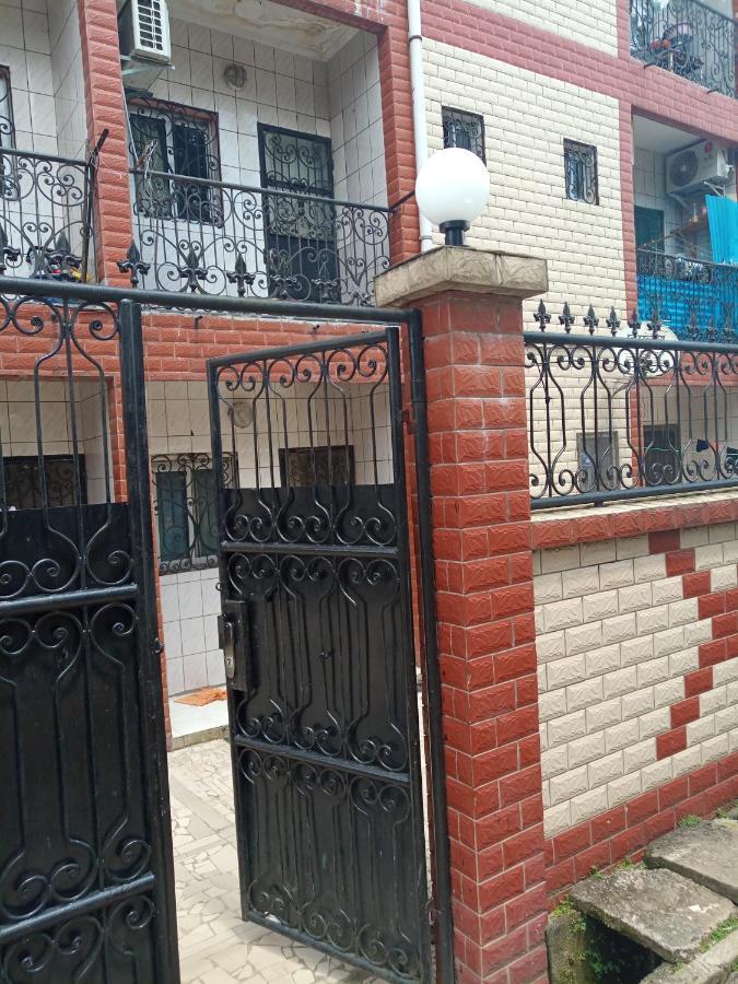 Hôtel Ange Raphael à Douala Extérieur photo